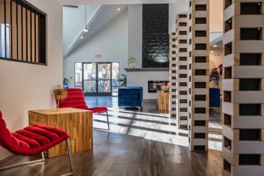 Lux Suite /King Bed /Free Parking/Pool/First Floor Хюстън Екстериор снимка