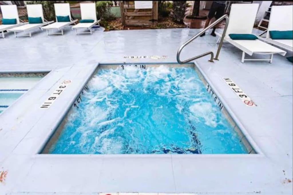 Lux Suite /King Bed /Free Parking/Pool/First Floor Хюстън Екстериор снимка