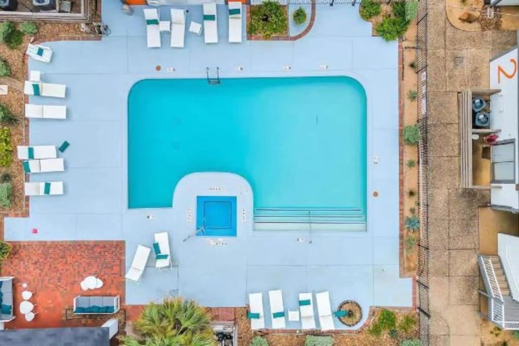 Lux Suite /King Bed /Free Parking/Pool/First Floor Хюстън Екстериор снимка