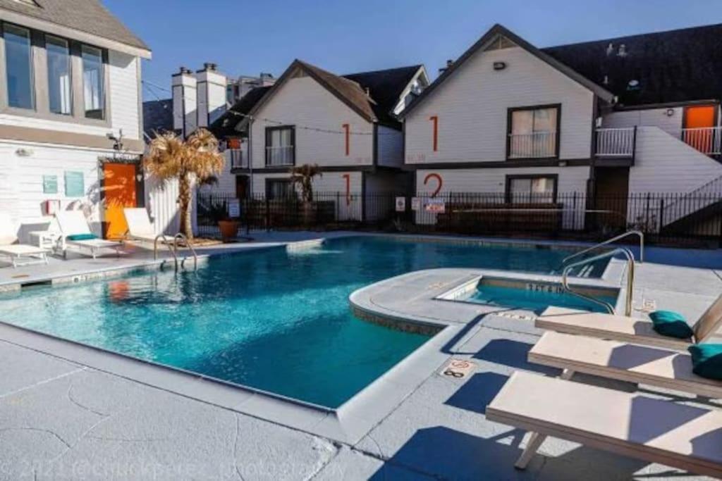 Lux Suite /King Bed /Free Parking/Pool/First Floor Хюстън Екстериор снимка